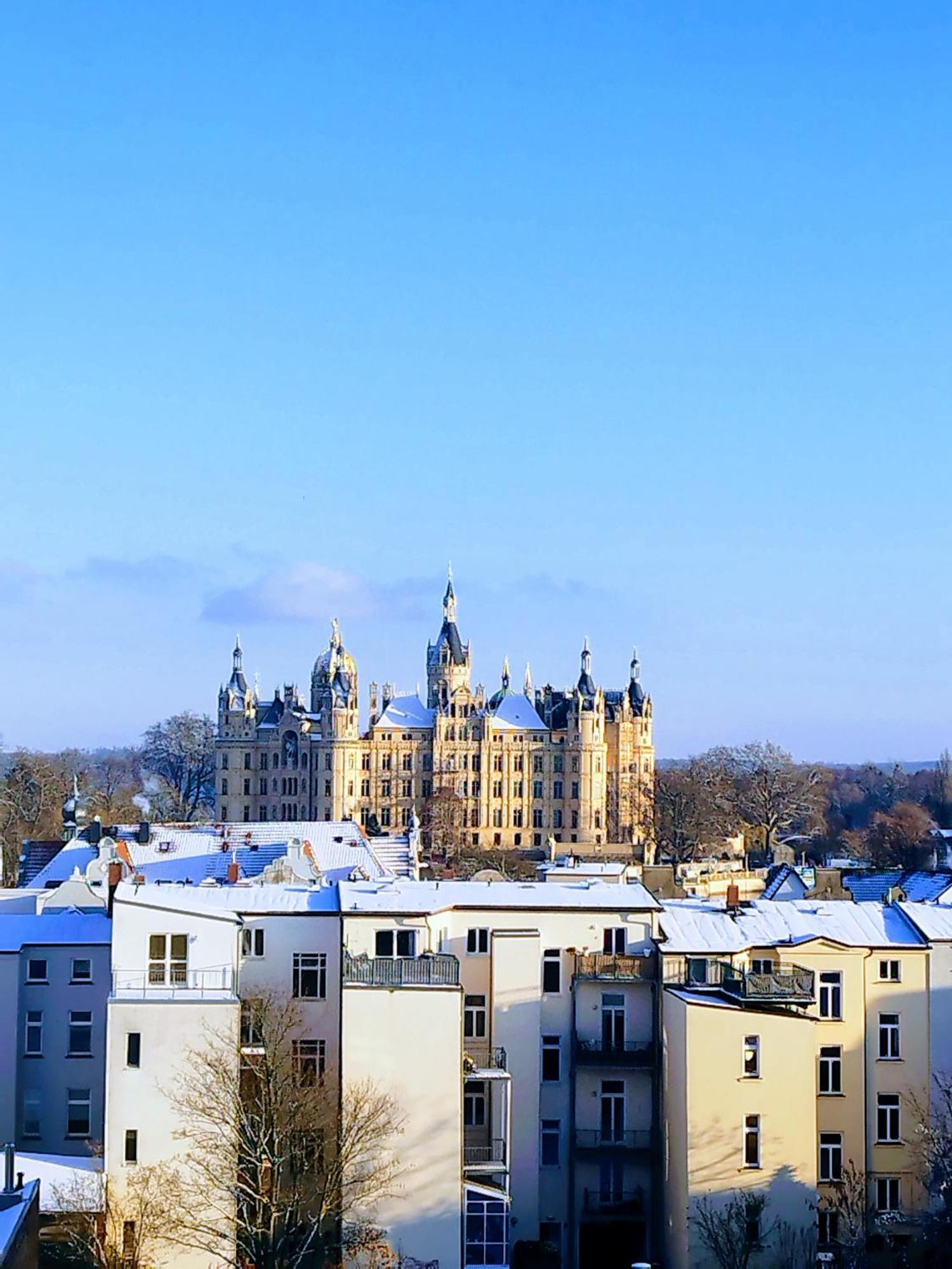 Schlosskoenig - Modernes & Zentrales Apartment Mit Balkon Und Arbeitsplatz Schwerin  Exterior foto