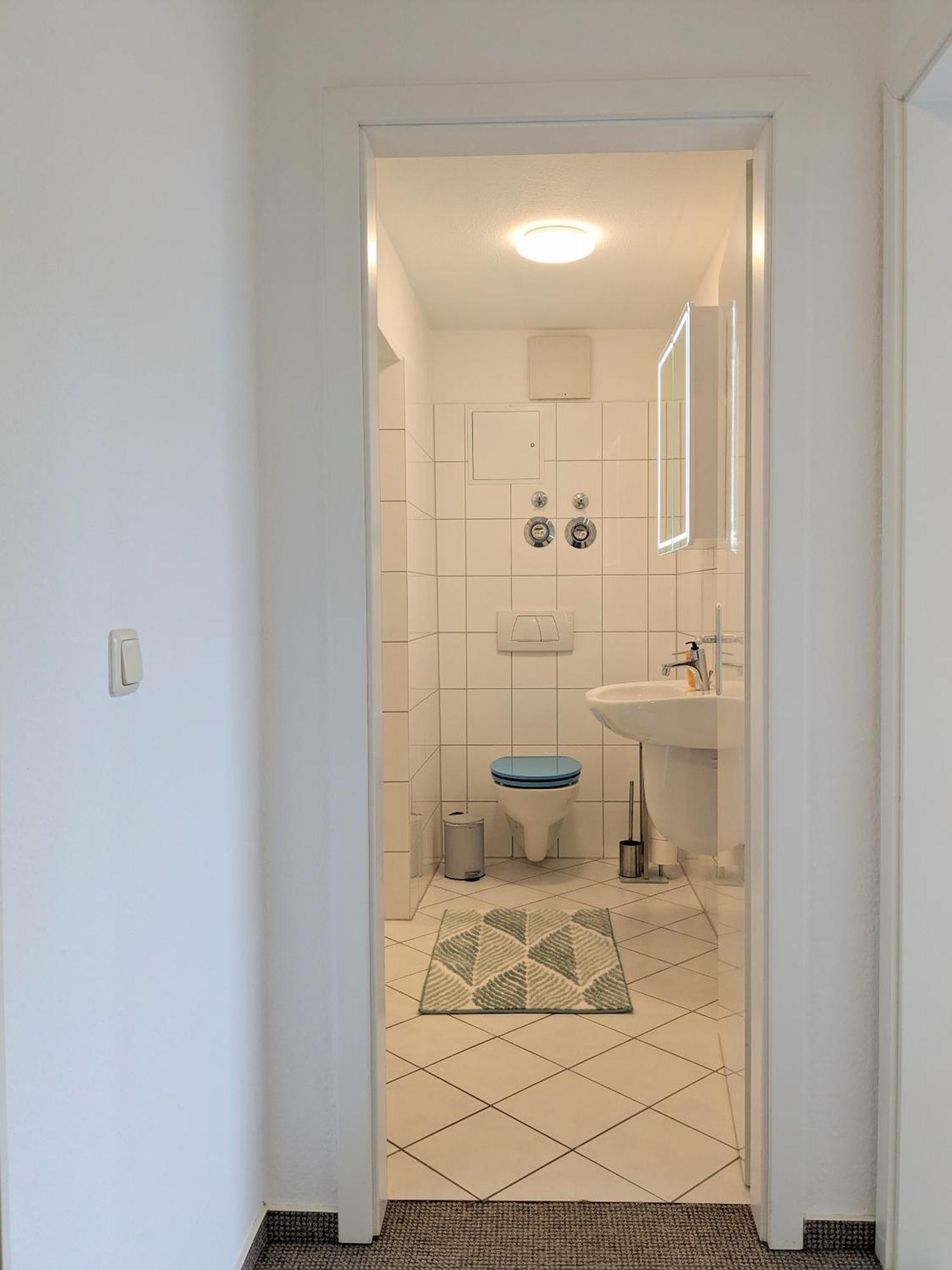 Schlosskoenig - Modernes & Zentrales Apartment Mit Balkon Und Arbeitsplatz Schwerin  Quarto foto